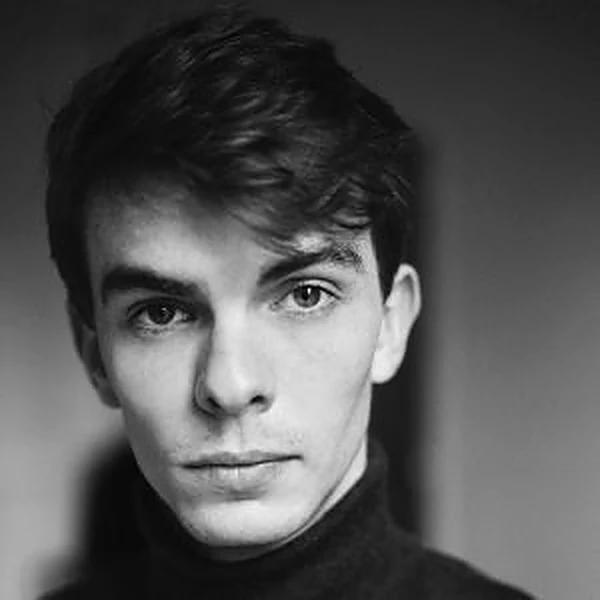 Théo Lepage-Caron, professeur de théâtre à Nantes